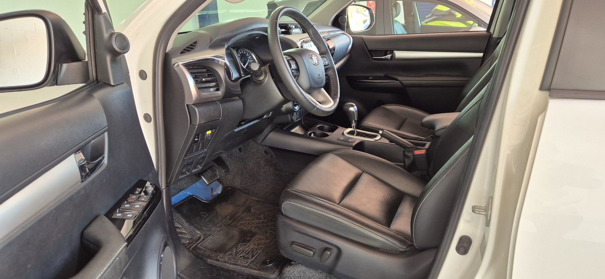 HILUX SRV 2.7 VVTI FLEX 4X4 AUT.