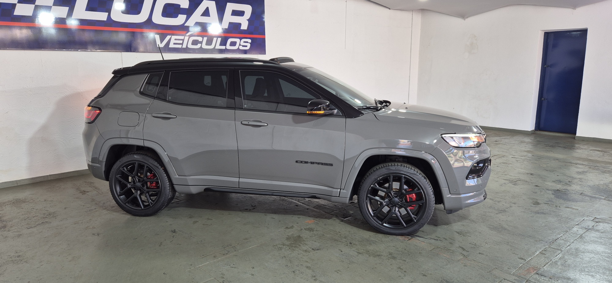 COMPASS HURRICANE BLACKHAWK 2.0 TURBO AT9 4WD C/ TETO
