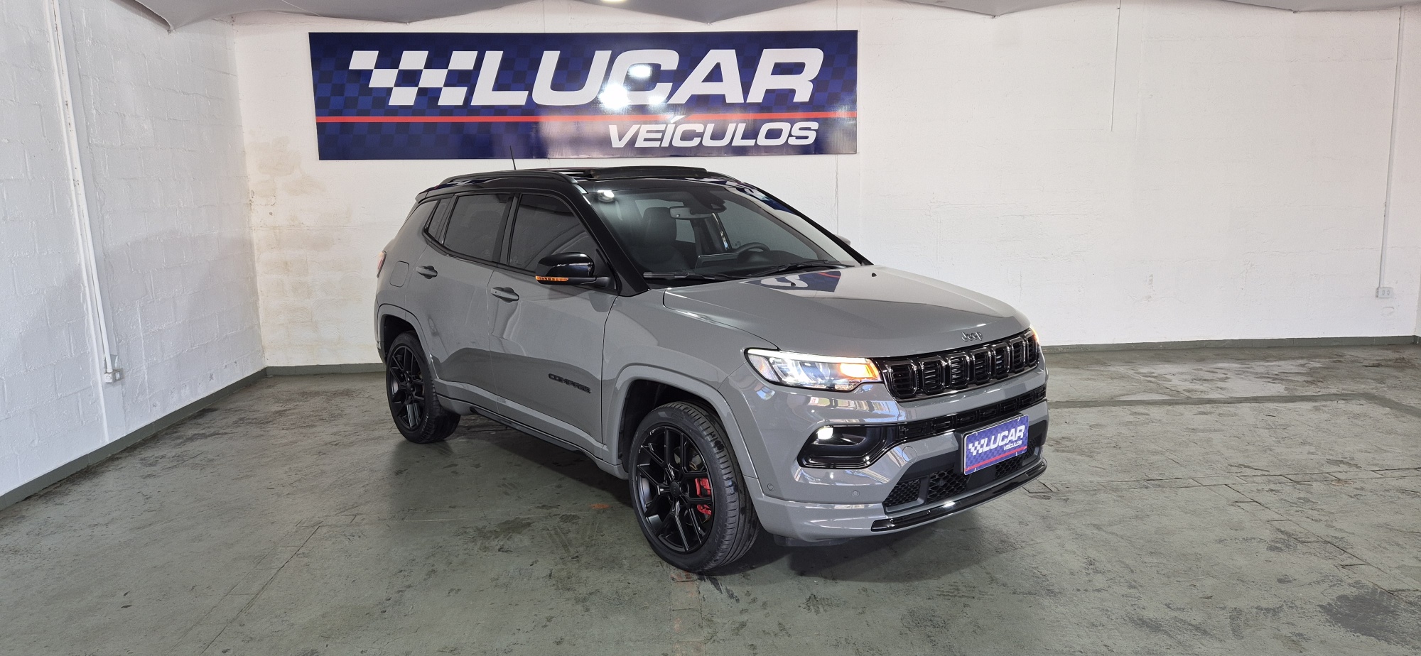 COMPASS HURRICANE BLACKHAWK 2.0 TURBO AT9 4WD C/ TETO