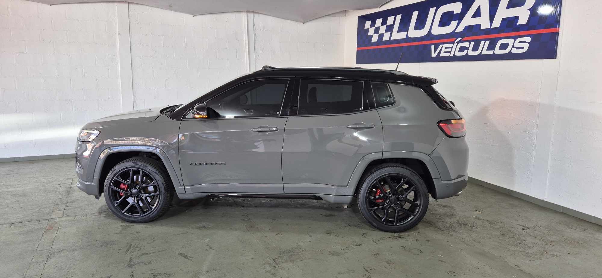 COMPASS HURRICANE BLACKHAWK 2.0 TURBO AT9 4WD C/ TETO